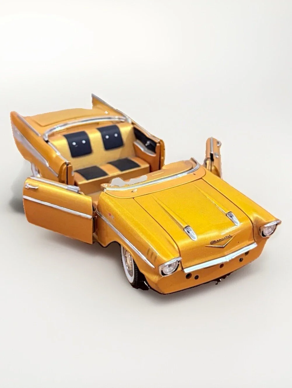 Diecast Danbury Mint  Car Model Chevrolet  Bel Air 1957 Buttercup Yellow 1:24